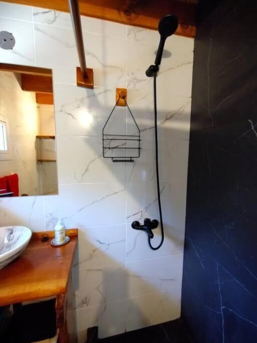 Cabana La Marilena, Para 2 Huespedes Con Desayuno El Calafate Exterior photo